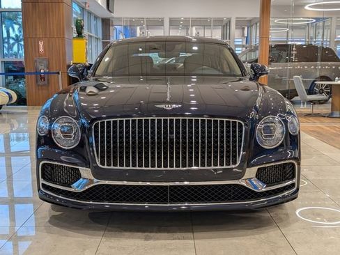 Used 2021 Bentley Flying Spur V8 image 2