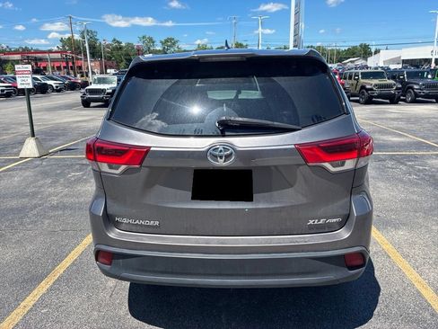 Used 2018 Toyota Highlander XLE AWD/4WD image 4