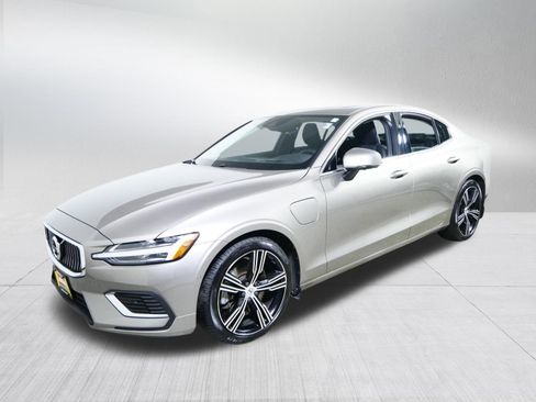 Used 2021 Volvo S60 T8 Inscription w/ Climate Package image 3
