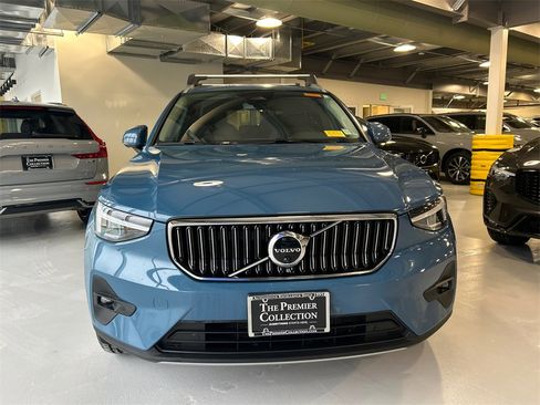 Certified 2023 Volvo XC40 B5 Plus w/ Driver Assist Package image 6