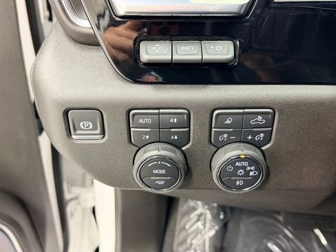 Certified 2025 Chevrolet Silverado 1500 High Country w/ Technology Package image 18