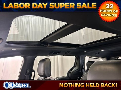 Used 2025 Chrysler Pacifica Limited FWD image 22