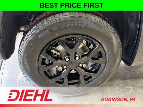 New 2026 Jeep Grand Cherokee Altitude AWD/4WD image 8