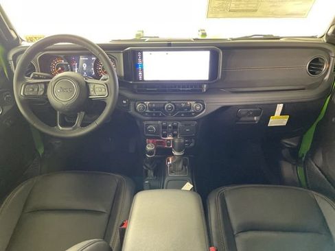 New 2025 Jeep Gladiator Mojave w/ Technology Group AWD/4WD image 39