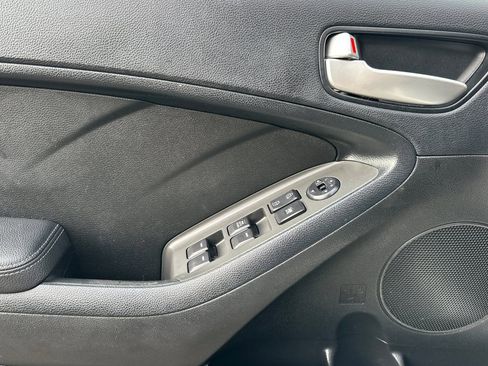 Used 2018 Kia Forte LX image 11