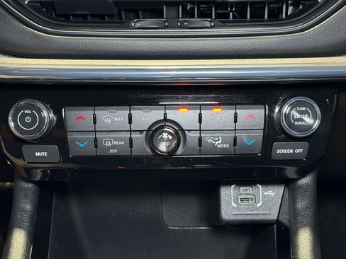 Used 2022 Jeep Compass Limited image 8