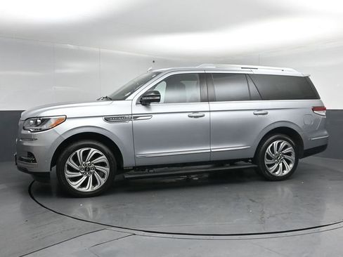 Certified 2023 Lincoln Navigator Reserve AWD/4WD image 4