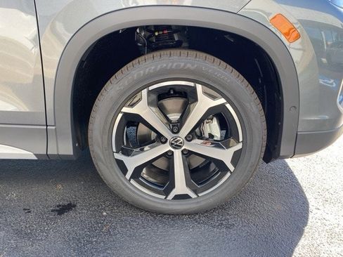 New 2025 Volkswagen Tiguan SE image 21