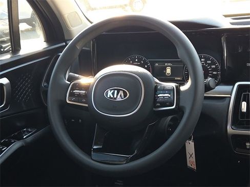 Used 2021 Kia Sorento LX image 12