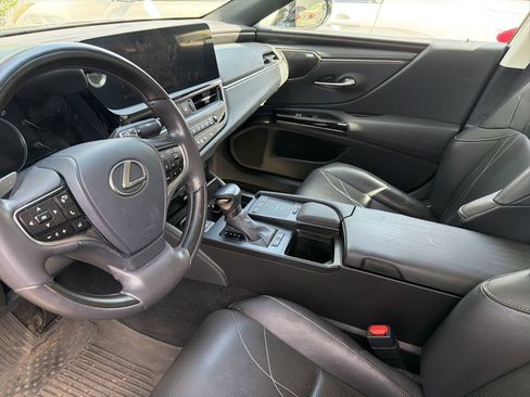Used 2022 Lexus ES 300h w/ Accessory Package image 5