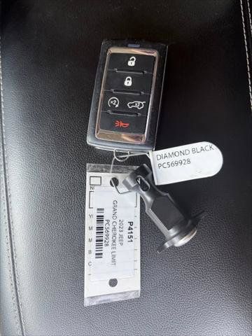 Used 2023 Jeep Grand Cherokee Limited w/ Luxury Tech Group II AWD/4WD image 60