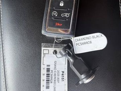 Certified 2023 Jeep Grand Cherokee Limited w/ Luxury Tech Group II AWD/4WD image 60