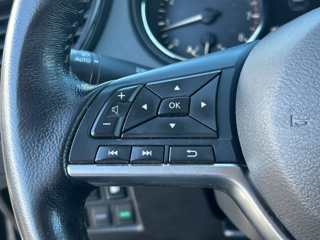 Used 2018 Nissan Rogue SV AWD/4WD image 40