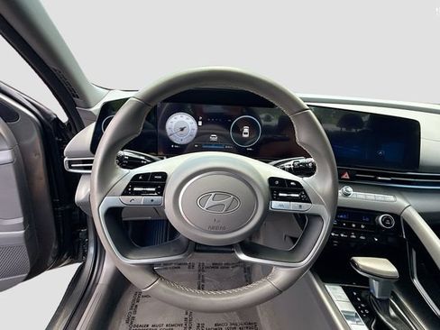Certified 2025 Hyundai Elantra SEL FWD image 11