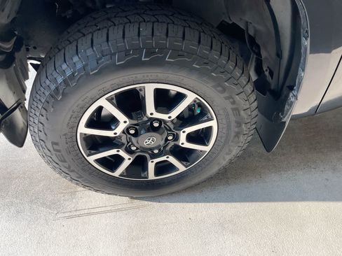 Used 2015 Toyota Tundra Limited w/ Limited Premium Package AWD/4WD image 10