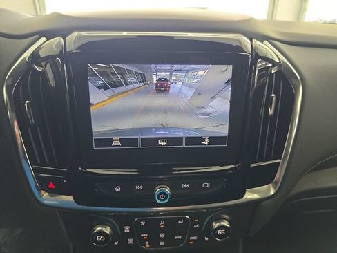 Used 2023 Chevrolet Traverse LT FWD image 17