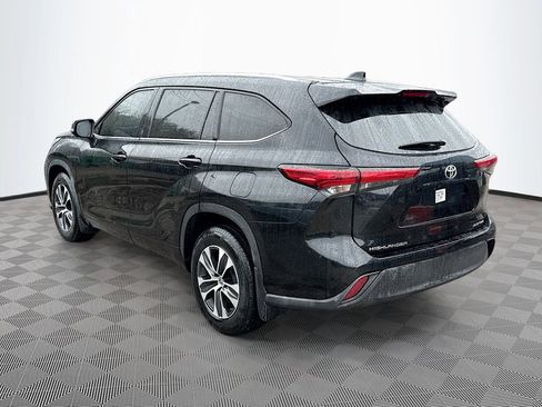 Used 2020 Toyota Highlander XLE image 8