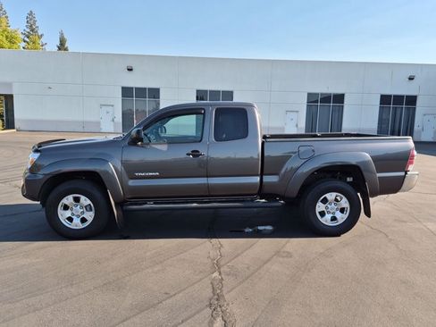 Used 2012 Toyota Tacoma PreRunner w/ SR5 Pkg RWD image 9