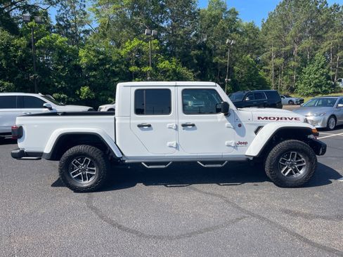 Used 2024 Jeep Gladiator Mojave AWD/4WD image 21