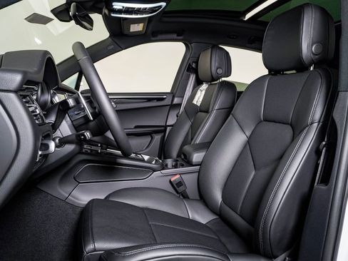 New 2026 Porsche Macan image 5