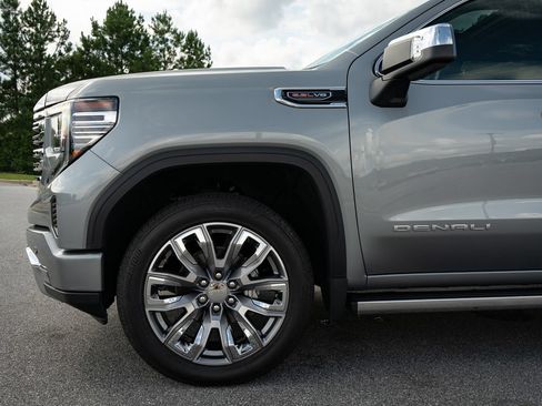 Used 2025 GMC Sierra 1500 Denali w/ Denali Reserve Package AWD/4WD image 11