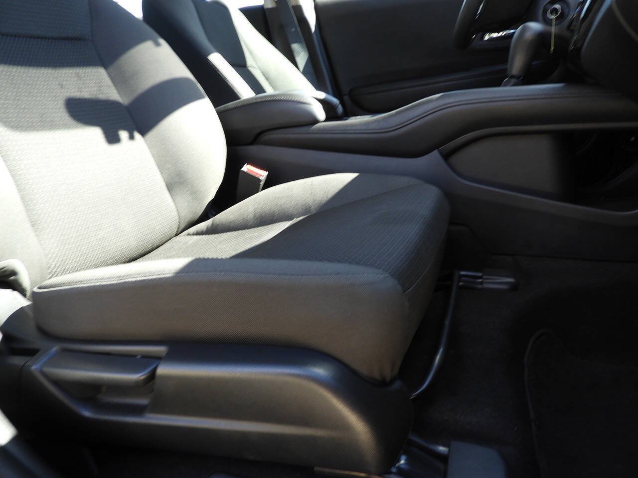 Used 2020 Honda HR-V LX image 38