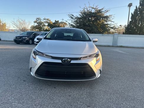 Used 2025 Toyota Corolla LE image 2