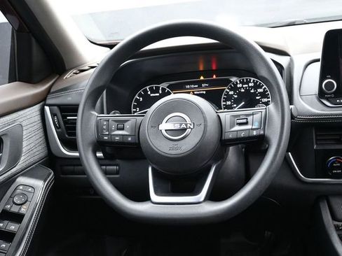 Used 2023 Nissan Rogue SV FWD image 14