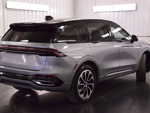 Used 2024 Lincoln Nautilus Reserve image 7