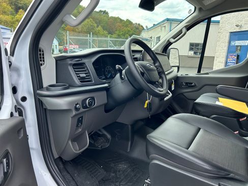 New 2025 Ford Transit 250 250 Low Roof All Wheel Drive image 32