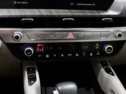 Used 2024 Kia Telluride EX w/ EX Captain's Chair Package FWD image 31