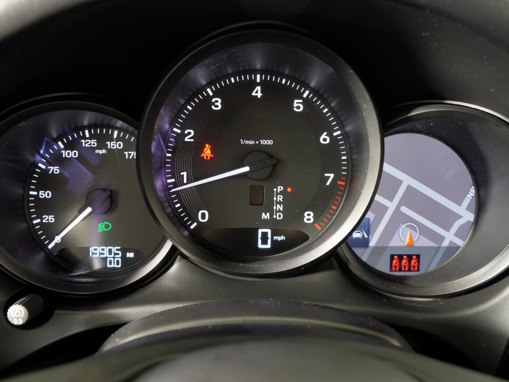 Certified 2025 Porsche Macan w/ Premium Package Plus AWD/4WD image 26