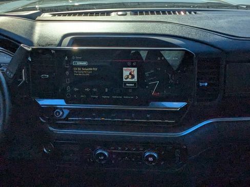 Used 2025 GMC Sierra 1500 SLT image 14