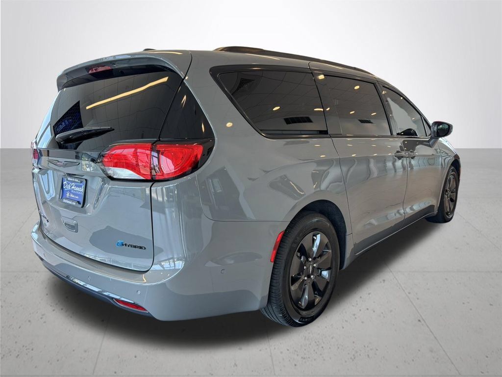 Used 2020 Chrysler Pacifica Limited w/ Quick Oder Package 2EV RED-S FWD image 7