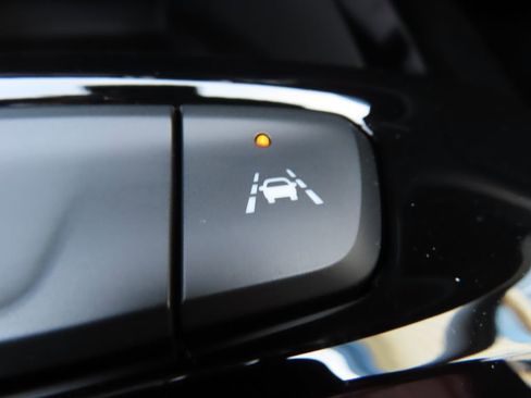 New 2026 Chevrolet Trax RS w/ Sunroof Package FWD image 13