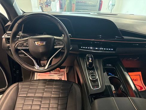 Used 2024 Cadillac Escalade ESV V w/ LPO, ONYX Package AWD/4WD image 17