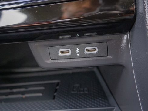 Used 2025 Volkswagen Jetta SE FWD image 22