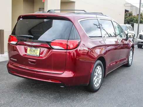 Used 2021 Chrysler Voyager Lxi image 4