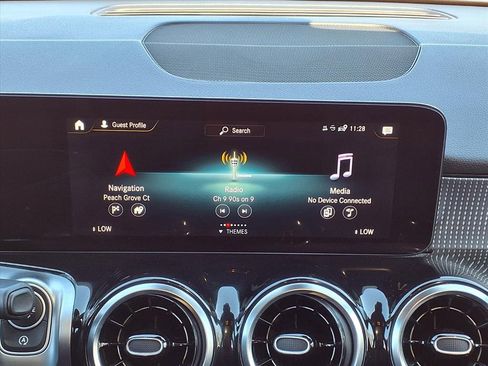 Used 2023 Mercedes-Benz GLB 250 4MATIC w/ Premium Package image 26