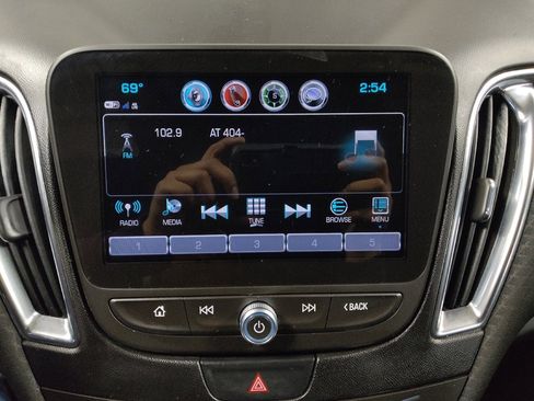 Used 2018 Chevrolet Malibu LT image 25