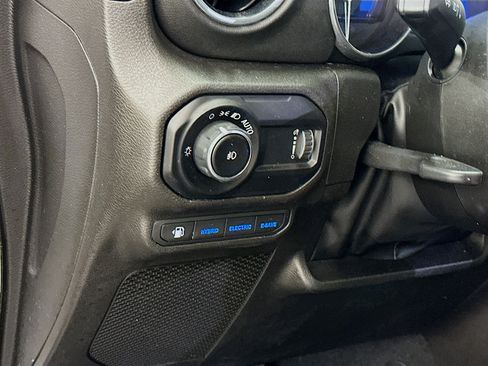 Used 2023 Jeep Wrangler Unlimited Sahara w/ Cold Weather Group AWD/4WD image 17
