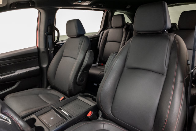 Used 2025 Honda Odyssey Sport-L image 13