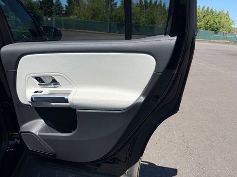 Used 2023 Mercedes-Benz GLB 250 4MATIC image 24