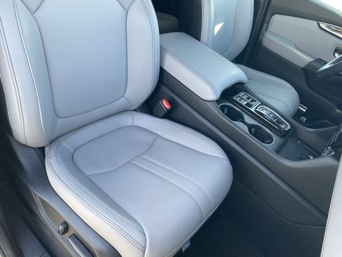 Used 2025 Honda Pilot EX-L image 8