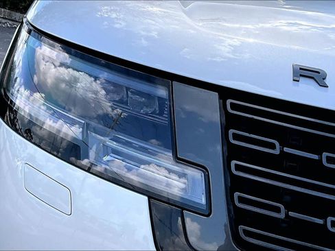 Used 2025 Land Rover Range Rover SE image 27