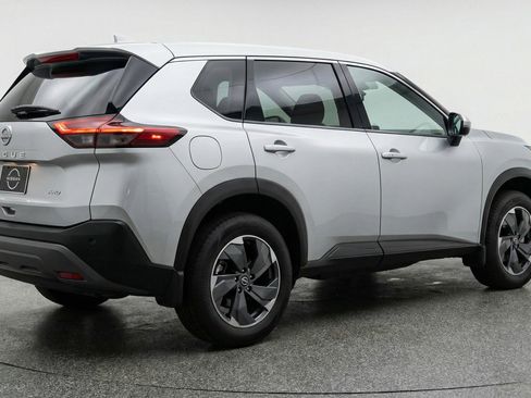 Used 2025 Nissan Rogue SV AWD/4WD image 9