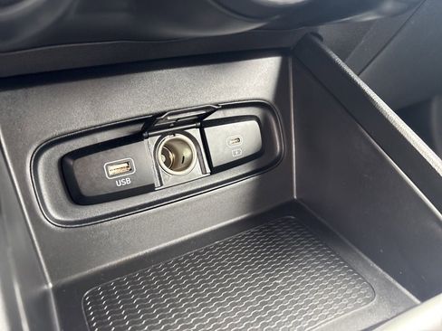 Certified 2024 Hyundai Venue SEL FWD image 20