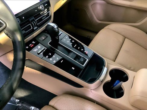 Used 2024 Porsche Macan Turbo image 17