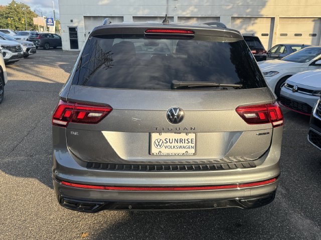 Used 2024 Volkswagen Tiguan SE R-Line AWD/4WD image 5