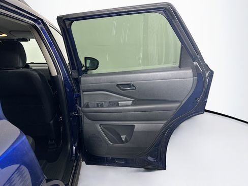 Used 2025 Nissan Pathfinder SV FWD image 31